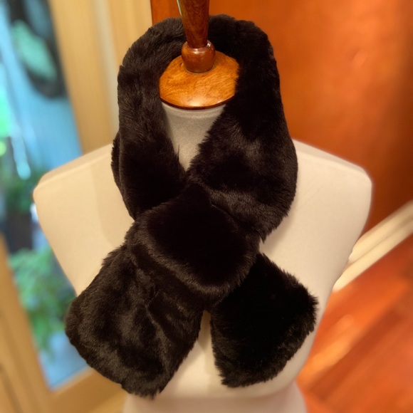 New. Never worn. Deep brown/black faux fur scarf - Picture 1 of 3